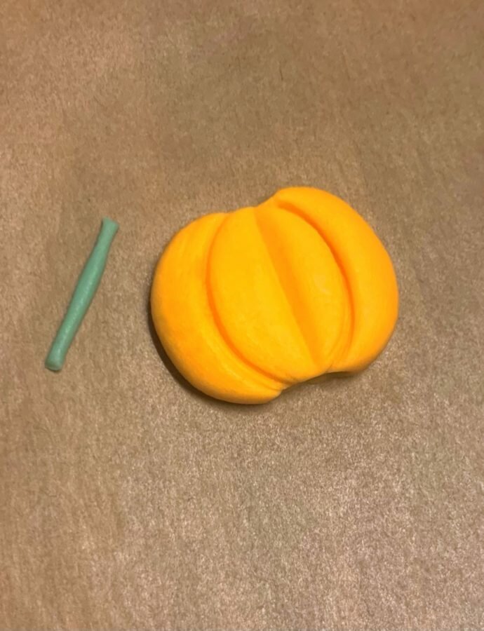 Pumpkin and fondant stalk