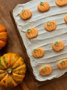 Vegan pumpkin spice traybake